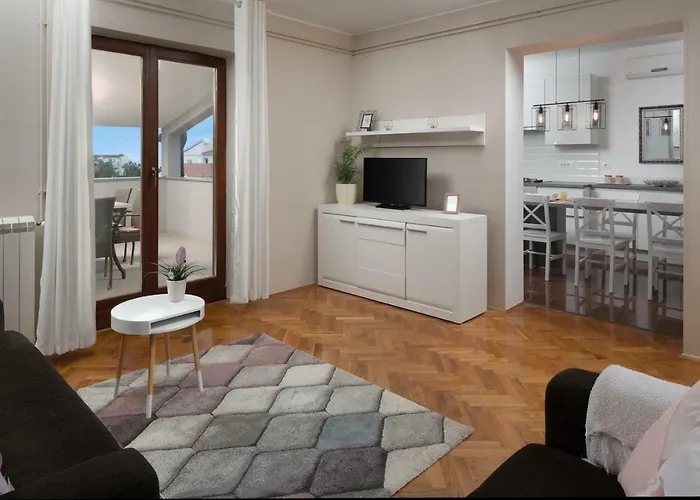 Sasha Apartment *