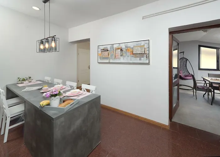 Sasha Apartment *
